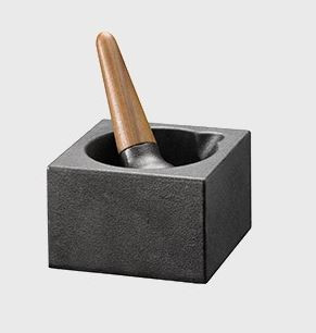 Skeppshult Mörser Cubic mit Gusseisenstössel und Walnussgriff