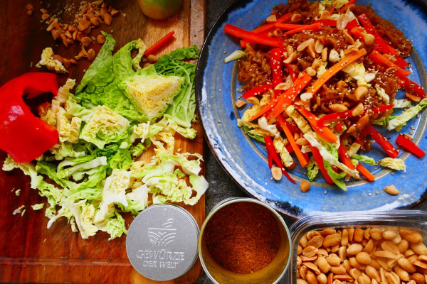Crunchy-Asia-Nudelsalat-mit-Madras-Curry