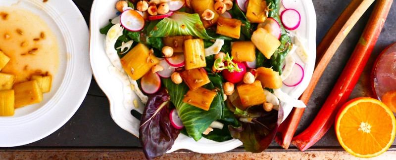 Rhabarber-Salat mit Fenchel und Nüssen