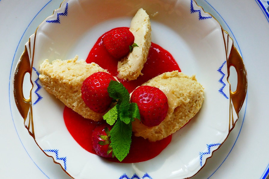 Rhabarbermousse mit Erdbeersauce | Gewürze der Welt