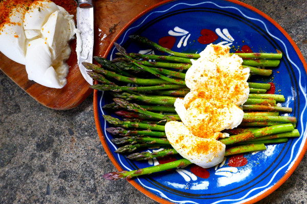 Marinierter-gruner-Spargel-mit-Mozzarella1