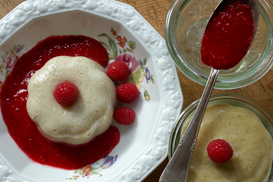 Vanillepudding mit Himbeersoße – Lirum, larum, Löffelstiel | Gewürze ...