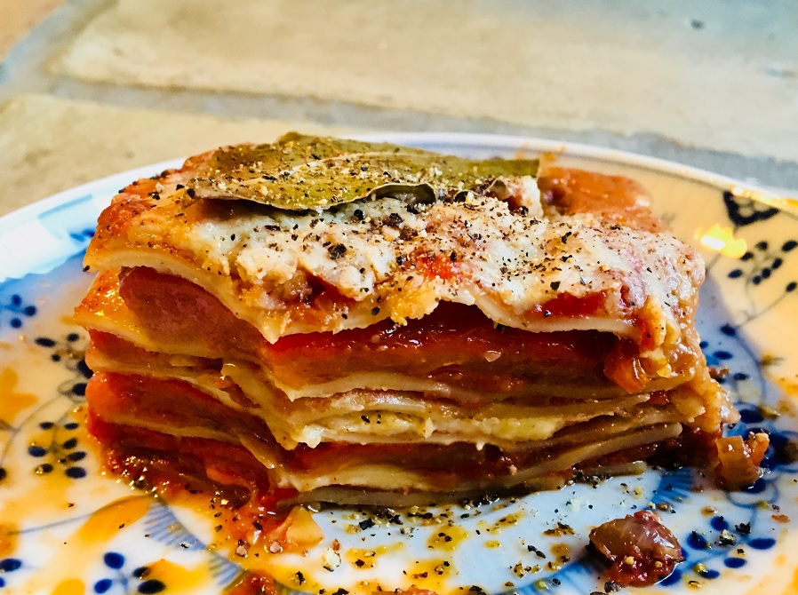 Lasagne mit Tomaten-Mole-Sauce und gegrillten Paprikaschoten | Gewürze ...